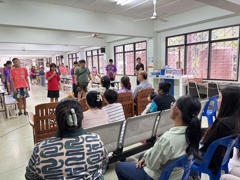 เจ้าสัว-โฮลซัมฯ ส่งมอบอาหารและผลิตภัณฑ์เสริมโภชนาการให้แก่เด็กนักเรียนโรงเรียนการศึกษาคนตาบอดนครราชสีมา